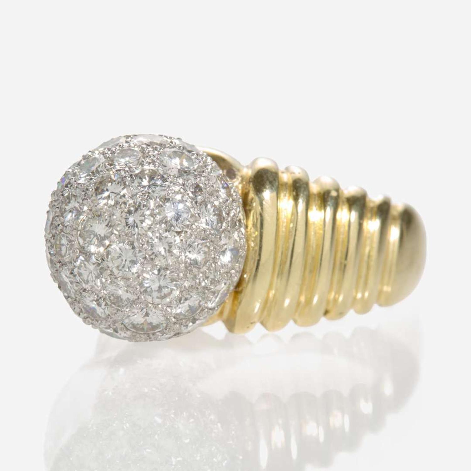 An 18K Yellow Gold and Pavé Diamond Ring