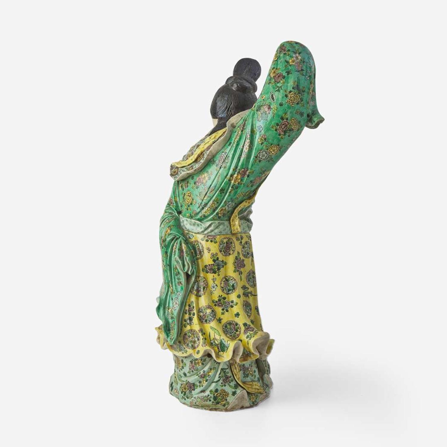 A large Chinese famille verte-decorated porcelain figure of a dancing meiren 素三彩大瓷塑美人 Late 19th to early 20th century ???????????