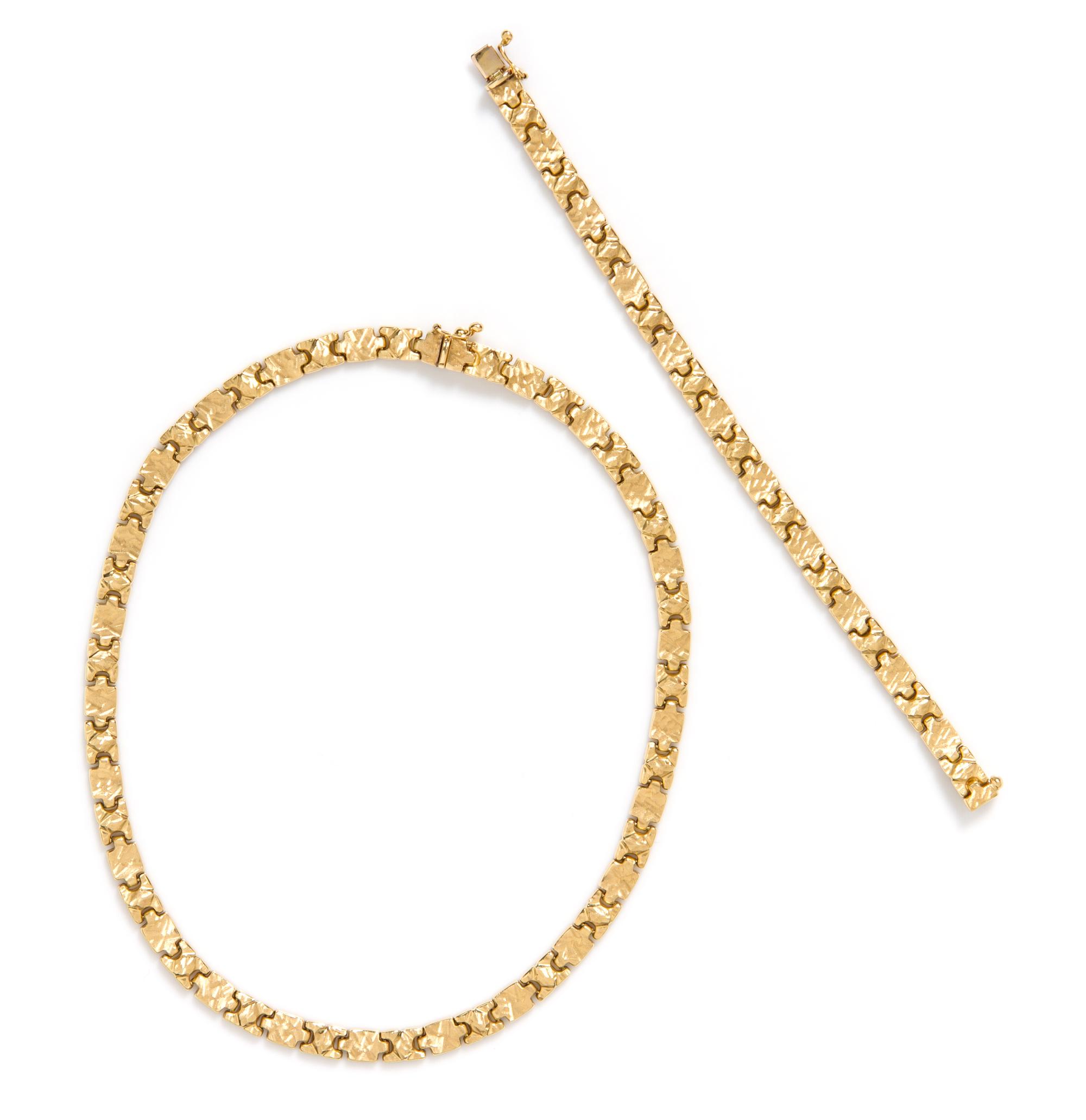 An 18 Karat Yellow Gold Textured Demi Parure, Damas, 42.90 dwts.