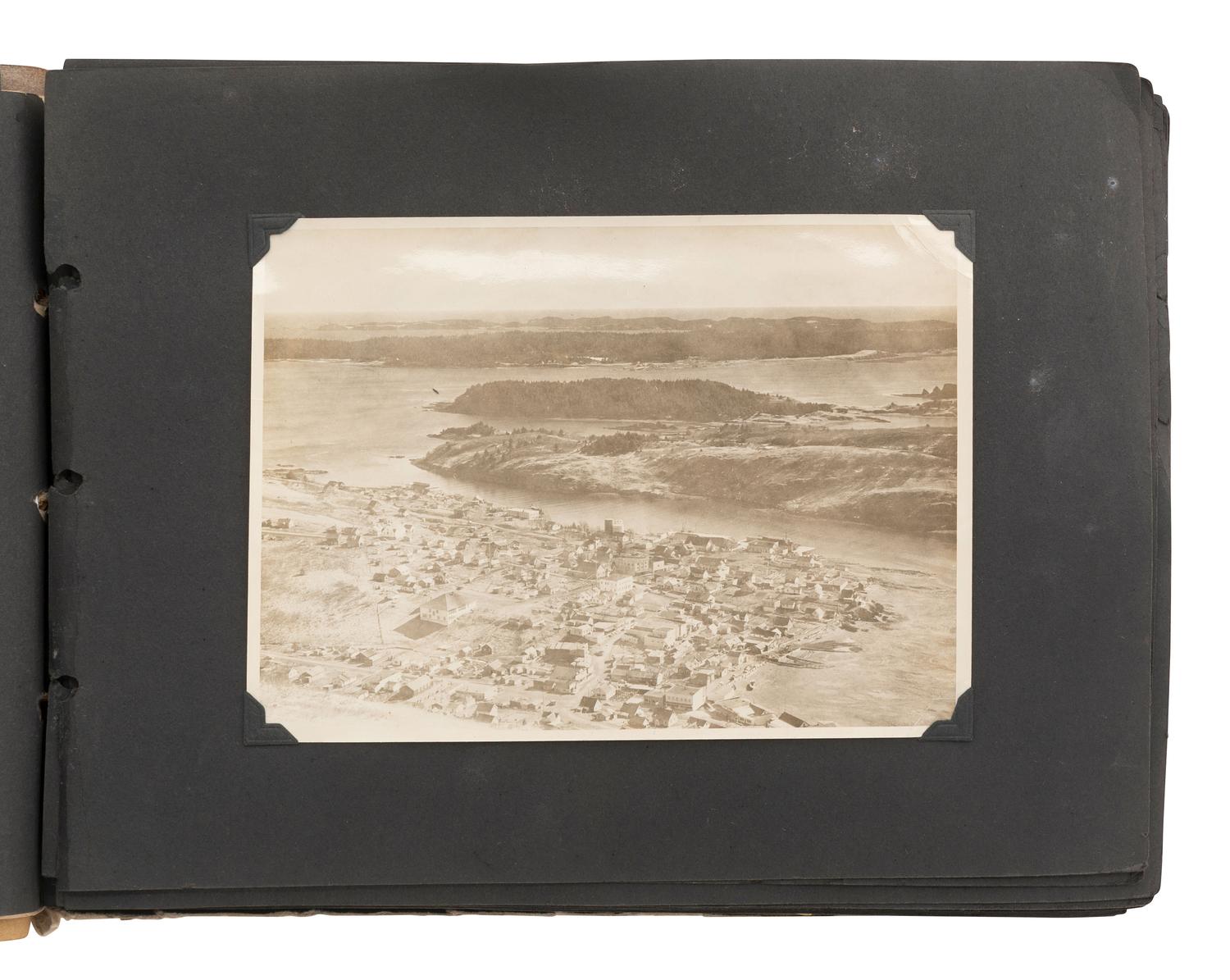 [WESTERN AMERICANA]. Souvenir album feat. photographs of Kodiak, Alaska, incl. military subjects.