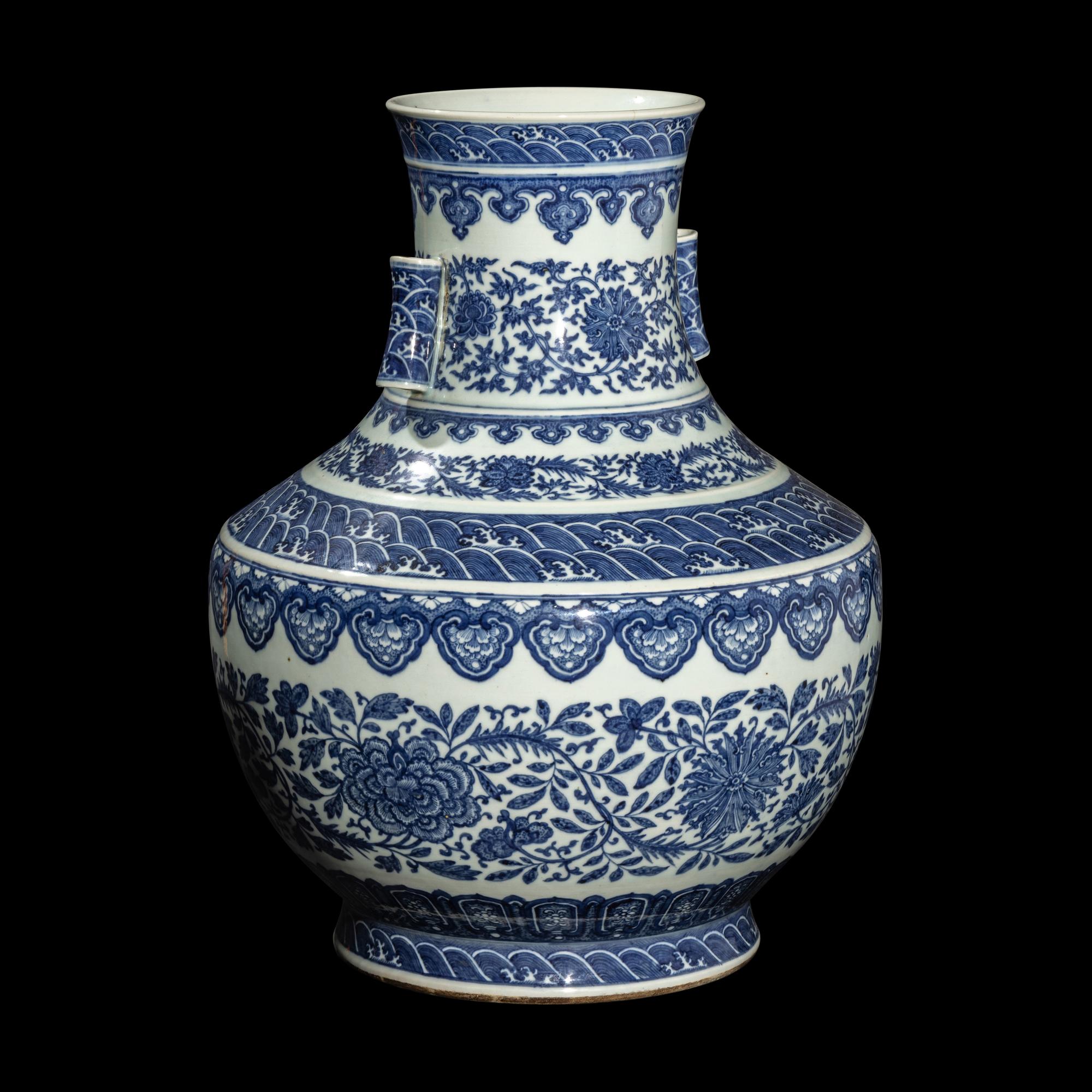 An Impressive Chinese Blue and White Porcelain Hu Vase, Qing Dynasty 清 青花纏枝花卉紋大貫耳壺