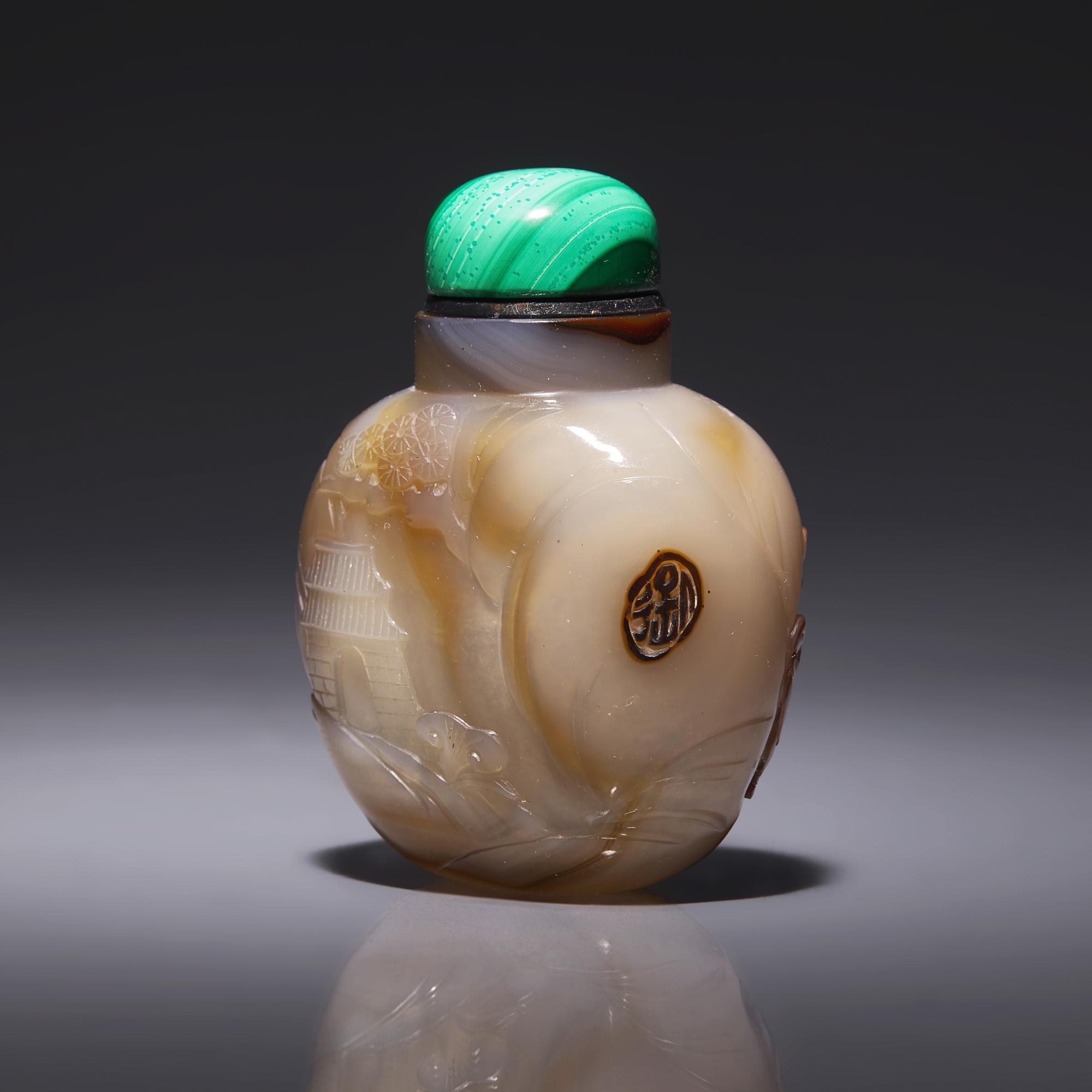 Three Carved Agate Snuff Bottles 瑪瑙巧雕鼻烟壺三支