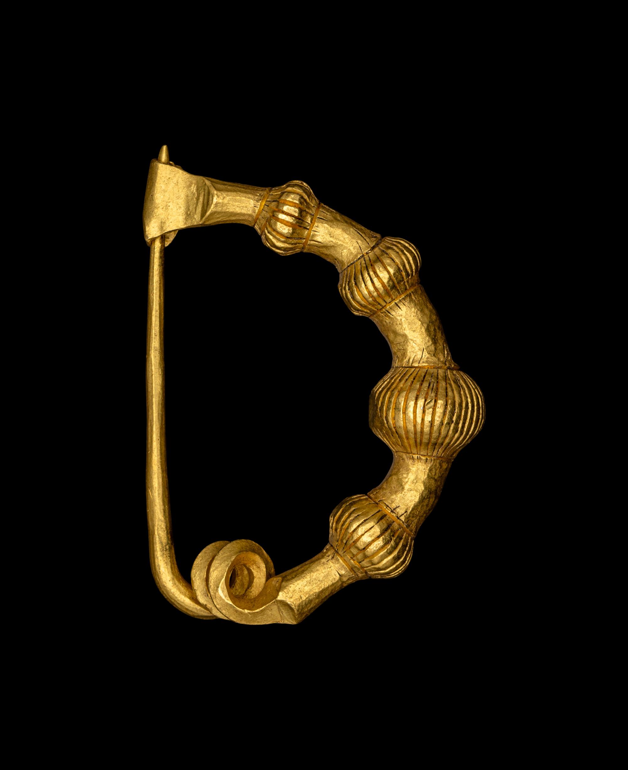 A Thracian Gold Fibula