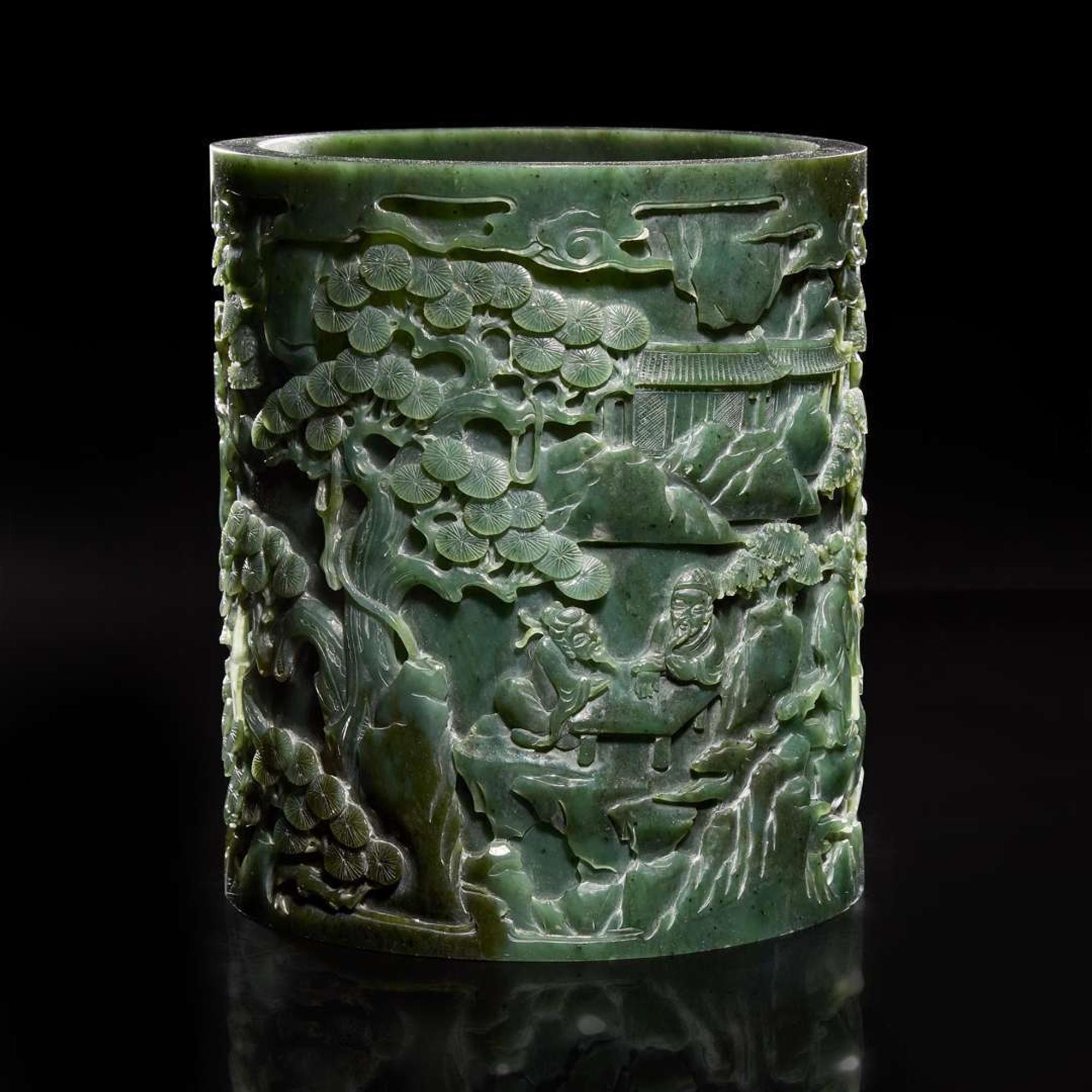 A large Chinese carved spinach jade brush pot 菠菜綠玉大筆筒