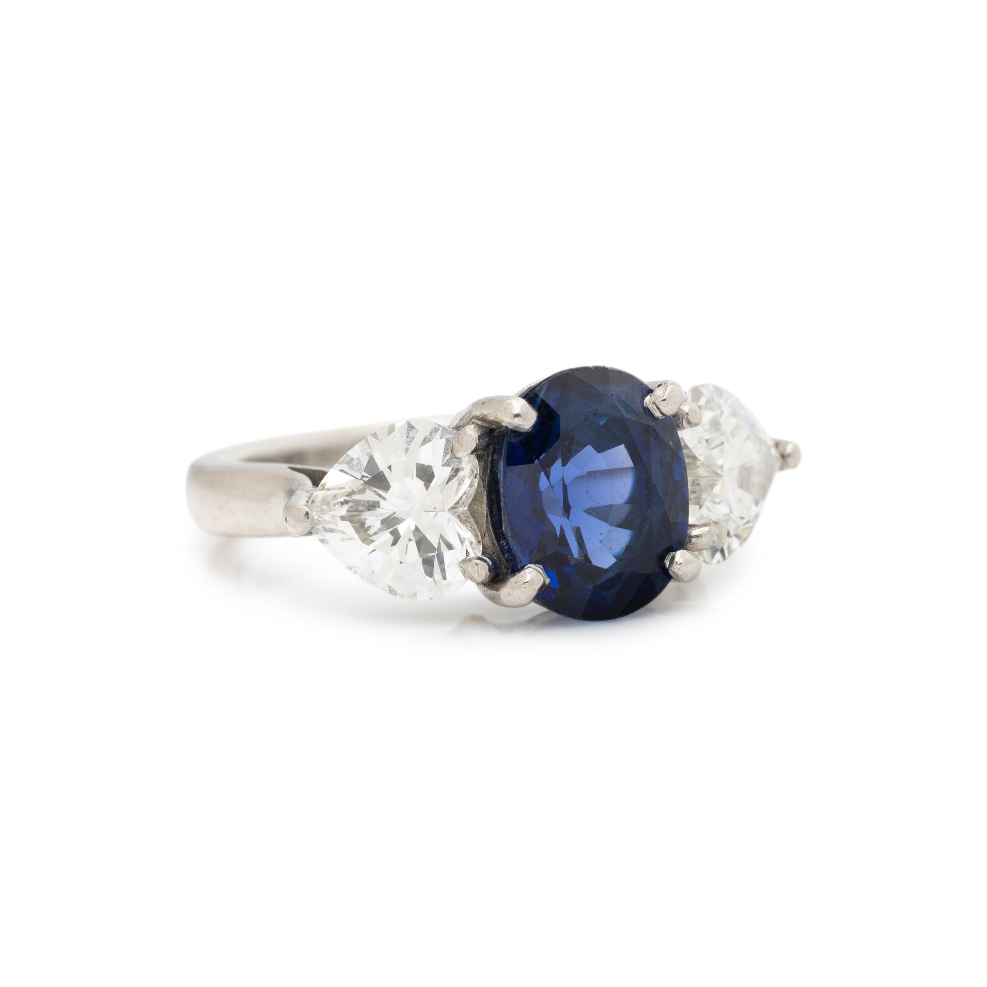 SAPPHIRE AND DIAMOND RING