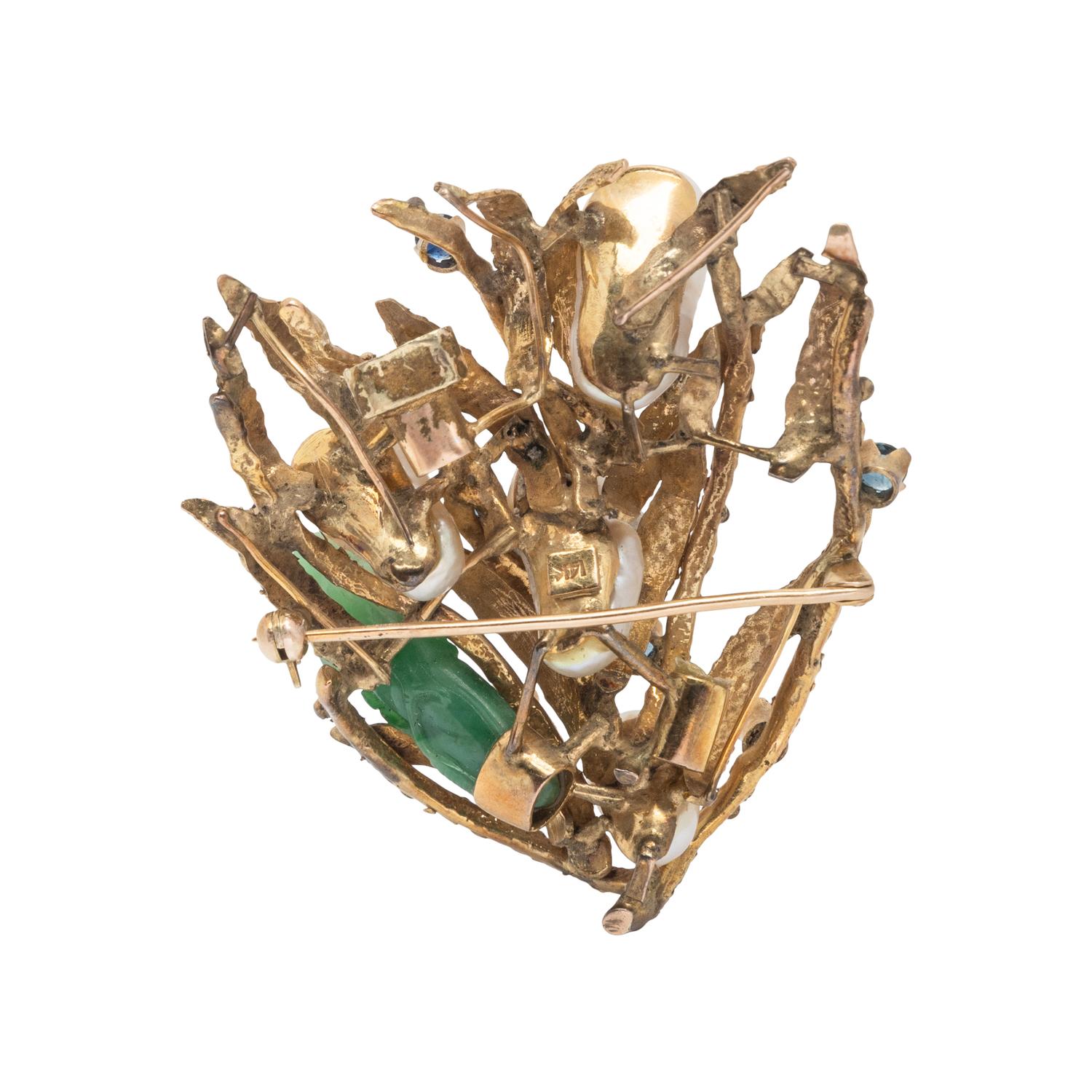 YELLOW GOLD, CULTURED PEARL, JADE AND SAPPHIRE BROOCH