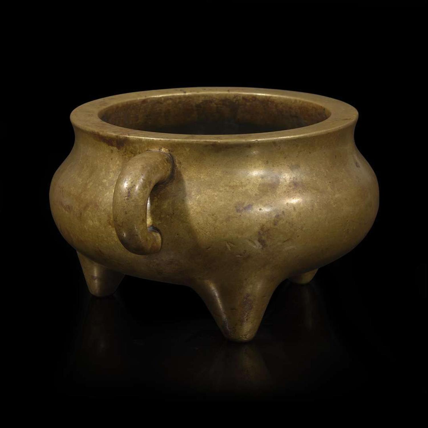A Chinese bronze bombe tripod censer 三足铜炉 Xuande mark, Qing dynasty, probably 18th/early 19th century ??? ? ?????????