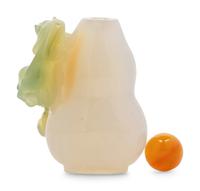 A Chinese Agate Gourd-Form Snuff Bottle