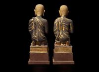 An associated pair of Thai gilt lacquered bronze kneeling Buddhist attendants, Rattanakosin period 銅製泰國佛像或一對 拉達那哥欣王朝
