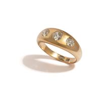 YELLOW GOLD AND DIAMOND RING