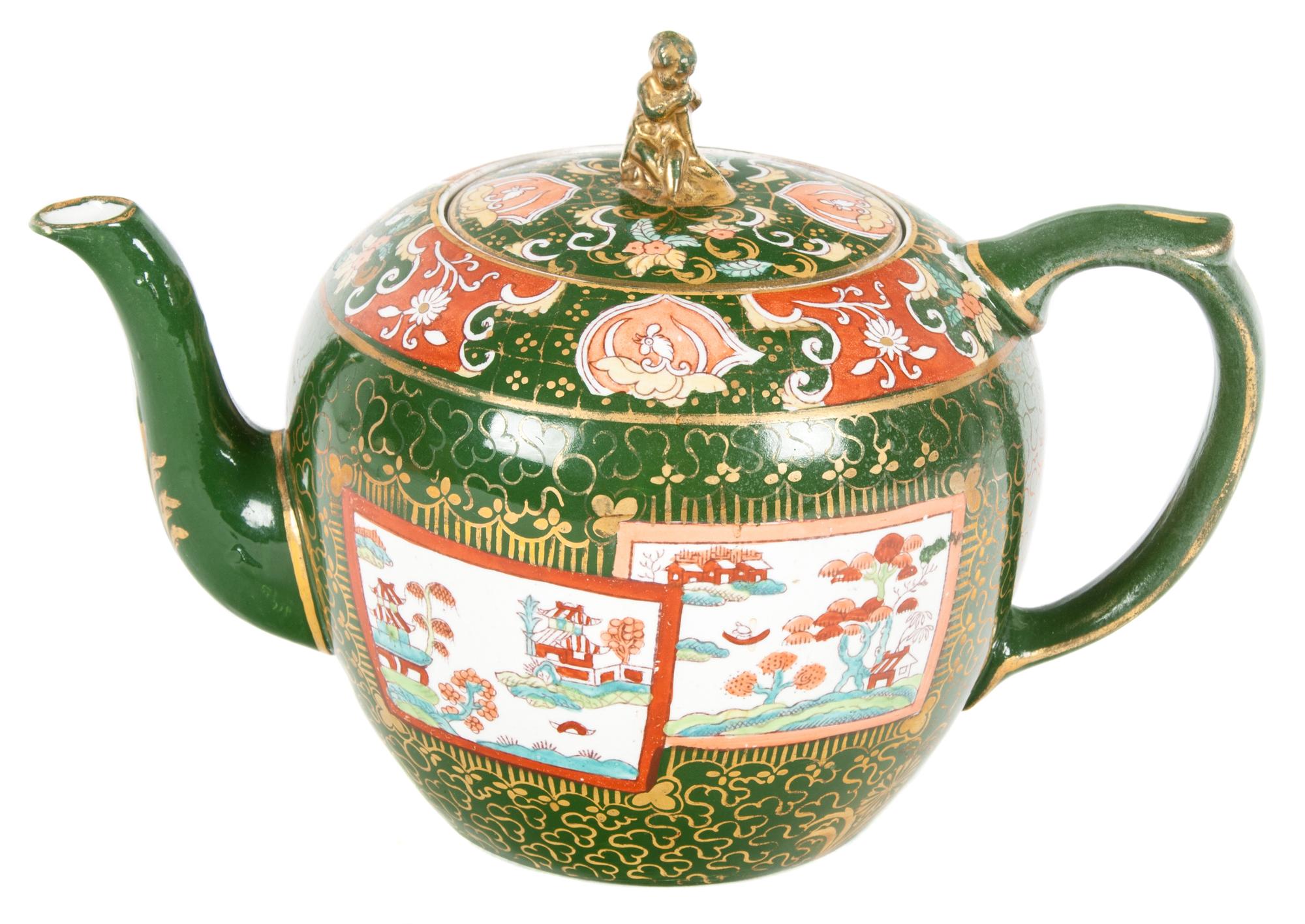 An English Chinoiserie Porcelain Teapot Height 6 1/2 x diameter 5 1/2 inches. — POSSIBLY COALPORT, CIRCA 1810