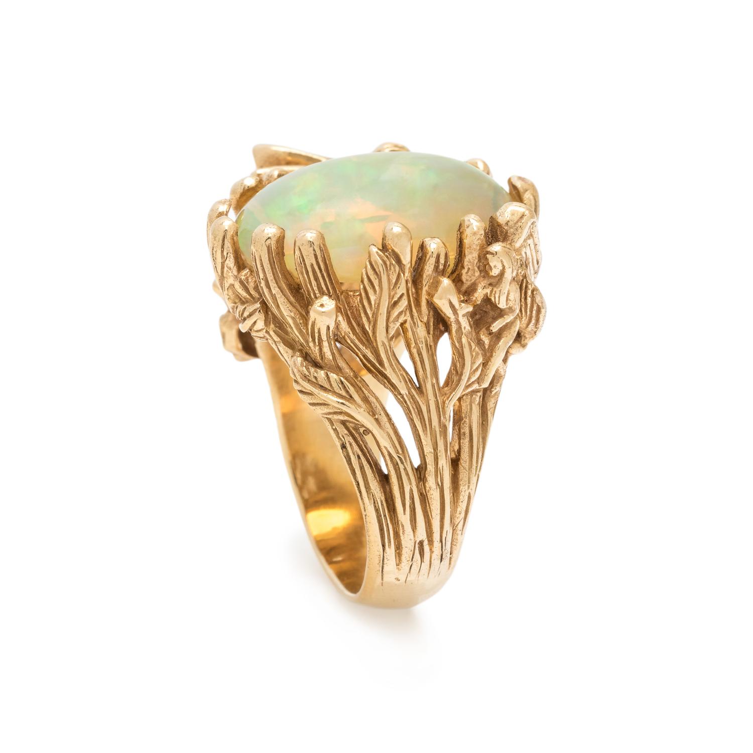 YELLOW GOLD AND OPAL RING