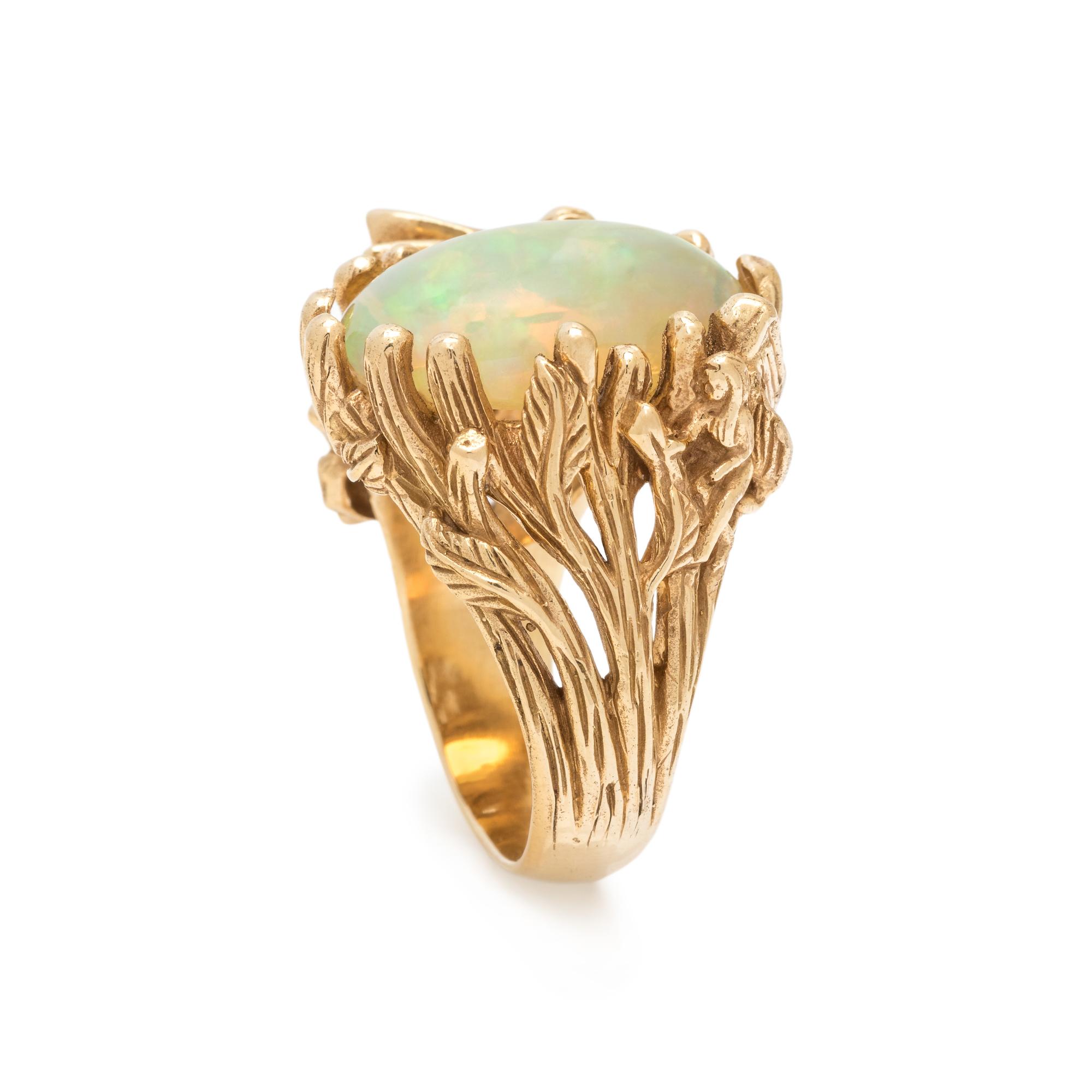 YELLOW GOLD AND OPAL RING