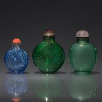 Three Chinese Green and Blue Glass Snuff Bottles, Qing Dynasty, 18th-19th Century — 清中期 綠料及藍料鼻煙壺三支
