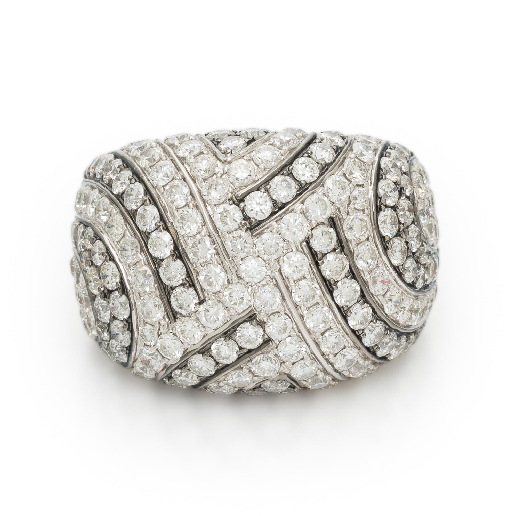 DIAMOND AND WHITE GOLD BOMBÉ RING