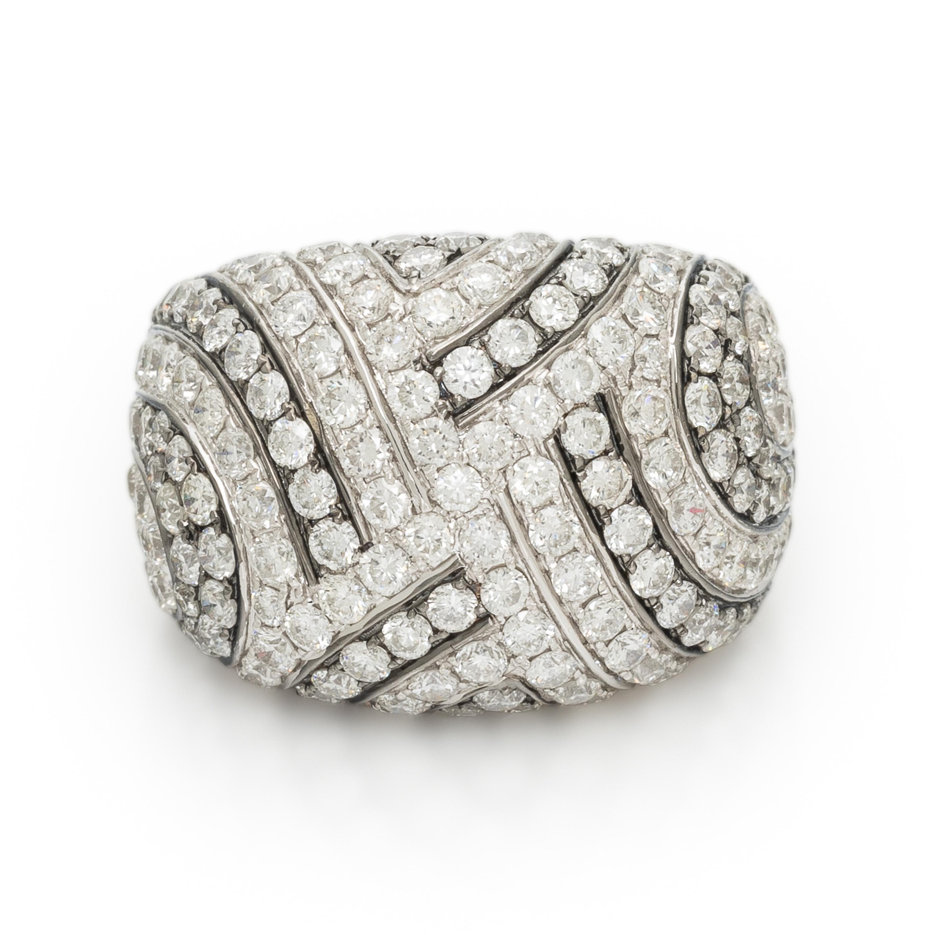 DIAMOND AND WHITE GOLD BOMBÉ RING