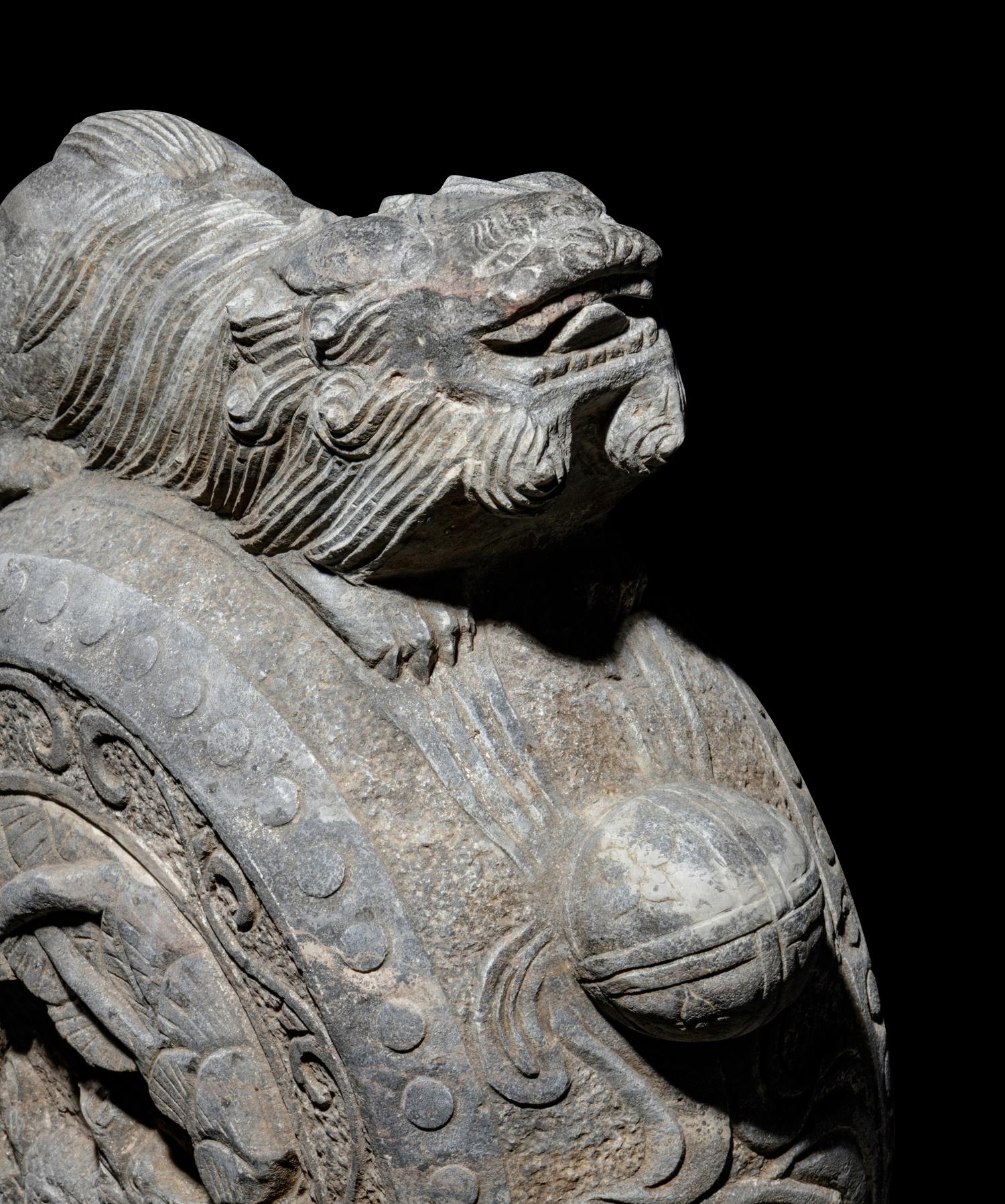 A Pair of Bearing Stones, Menzhenshi