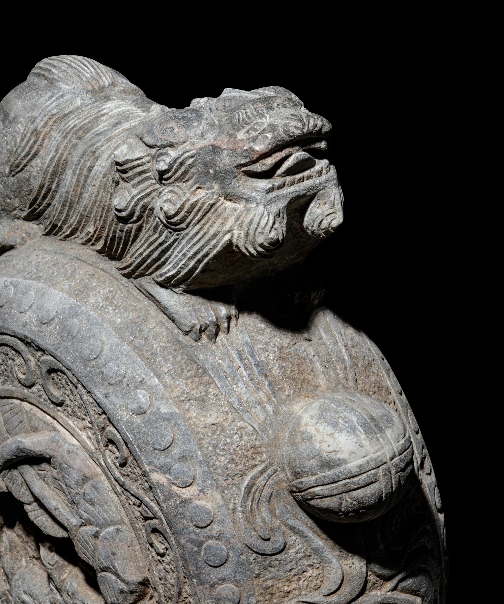 A Pair of Bearing Stones, Menzhenshi