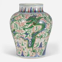 A Chinese Wucai decorated "Dragons" jar 五彩龍紋罐 17th century ????