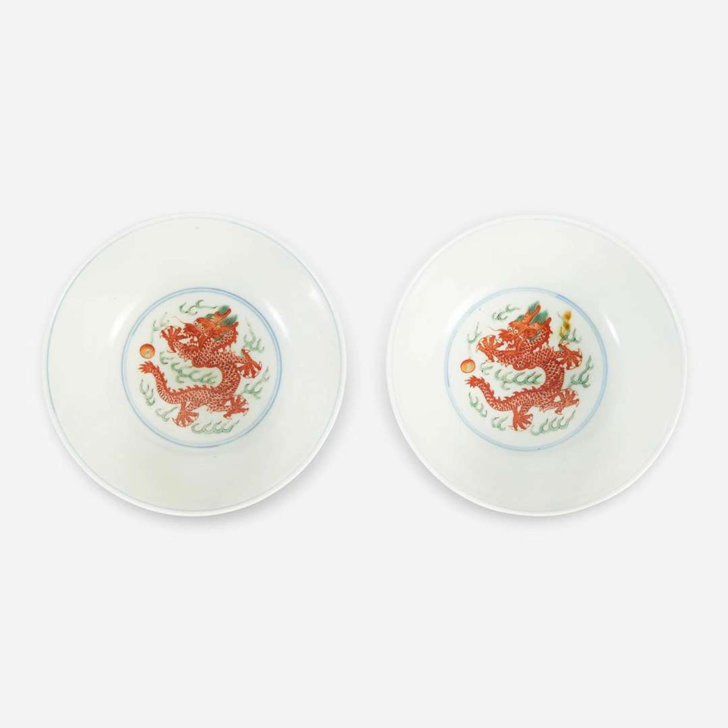 A pair of Chinese wucai "Dragon and Phoenix" bowls 五彩龙凤碗一对 Xuantong six-character mark ?????