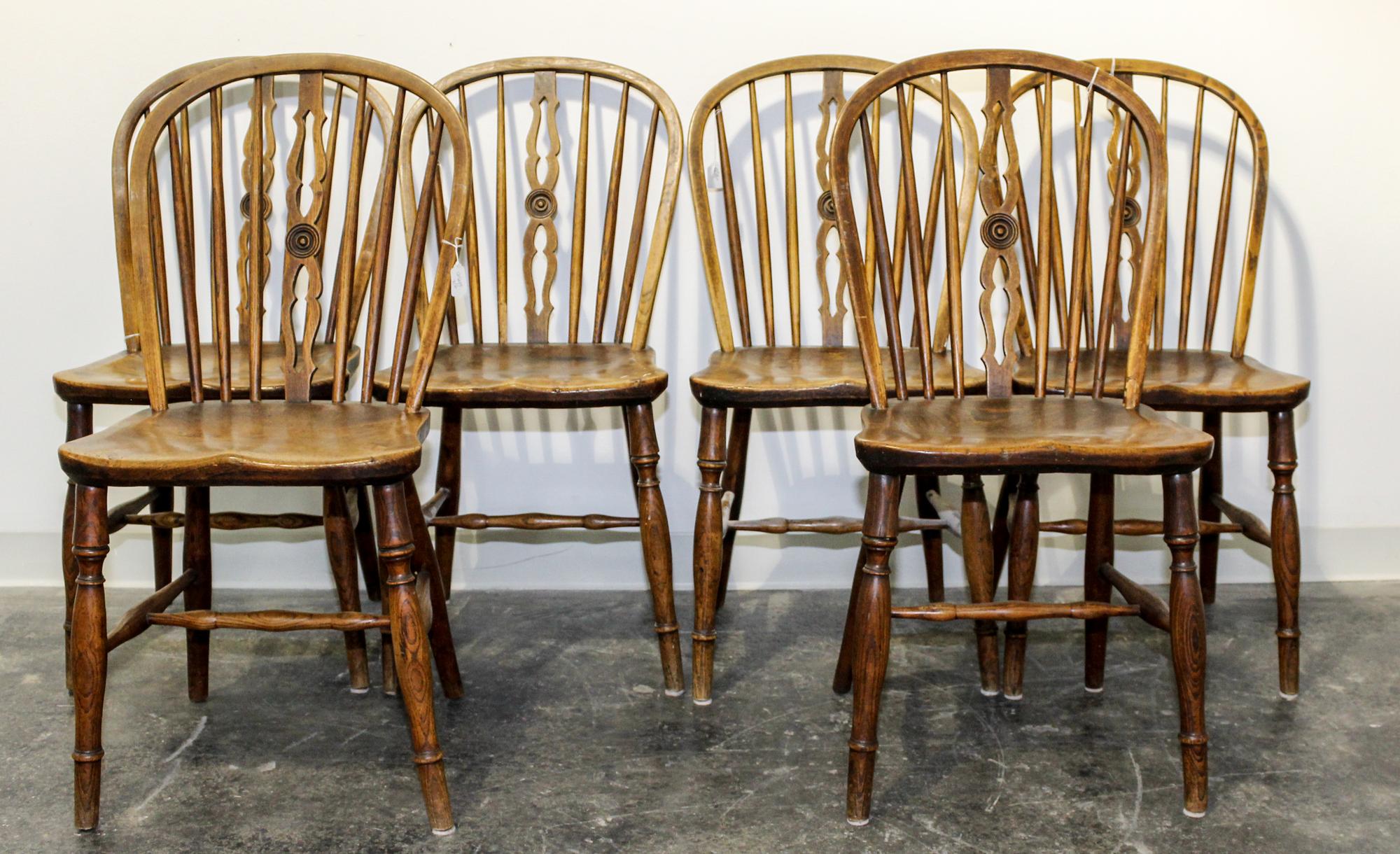 A Set of Six Windsor Chairs Height 35 3/4 inches. — 18TH/19TH CENTURY