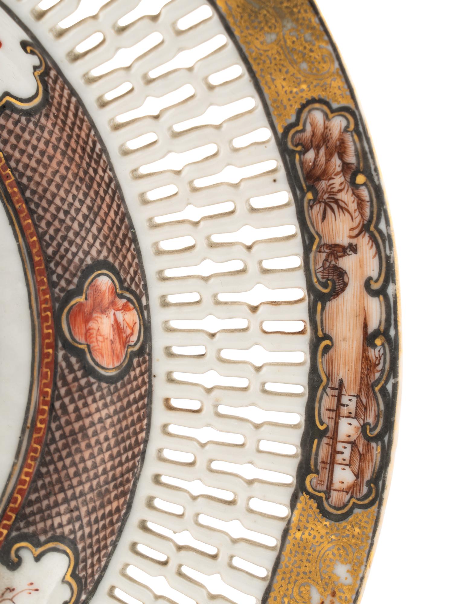 A Chinese Export Porcelain Reticulated Tray