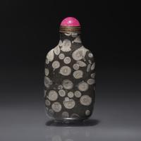 A Chinese Fossiliferous Limestone Snuff Bottle, Qing Dynasty, Circa 1750-1860 — 1750–1860年 石化石灰石鼻煙壺