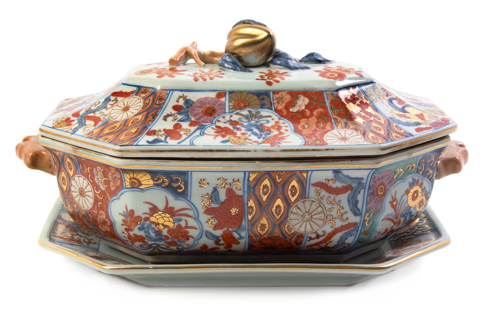 A Chinese Export Porcelain Tureen and Tray, Width of tureen 16 1/2 inches.
