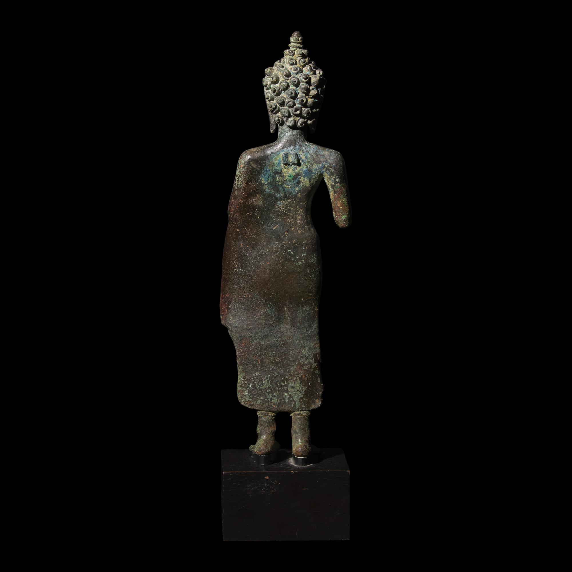 A Thai Copper Alloy Figure of Buddha, Mon-Dvaravati, 7th-8th Century 暹羅七-八世紀 青銅佛