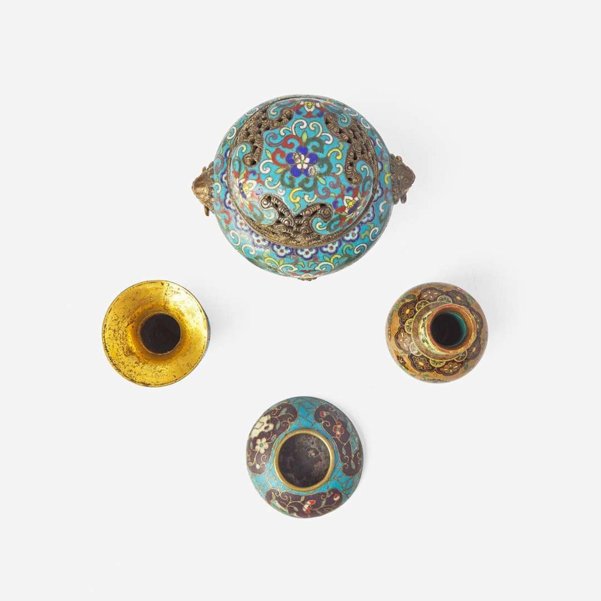 A group of four Chinese and Japanese cloisonné items 古中國日本景泰藍一組四件 Qianlong period to late 19th century ????????