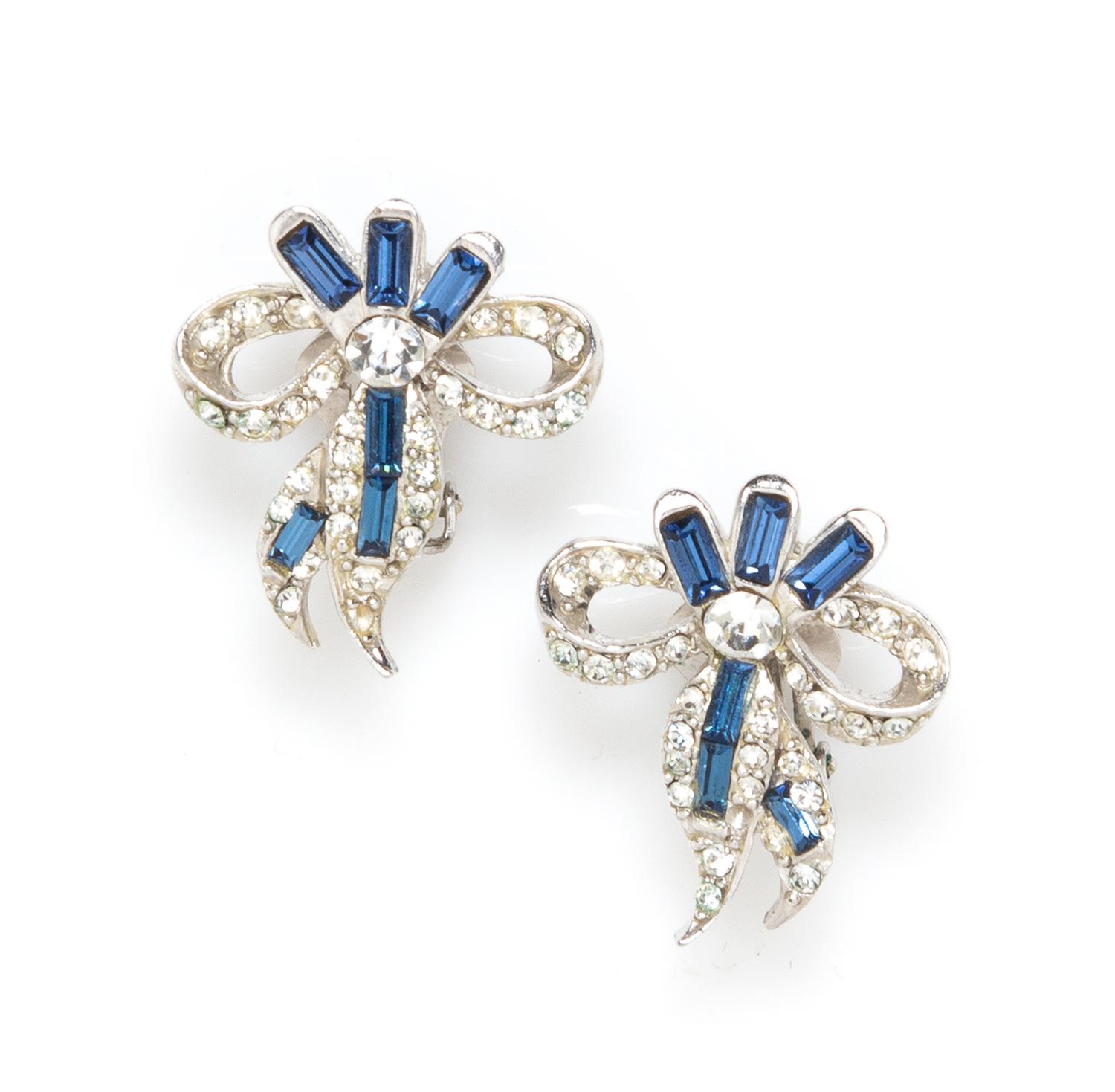 A Pair of Pell Bow Earclips, 1" x 1".