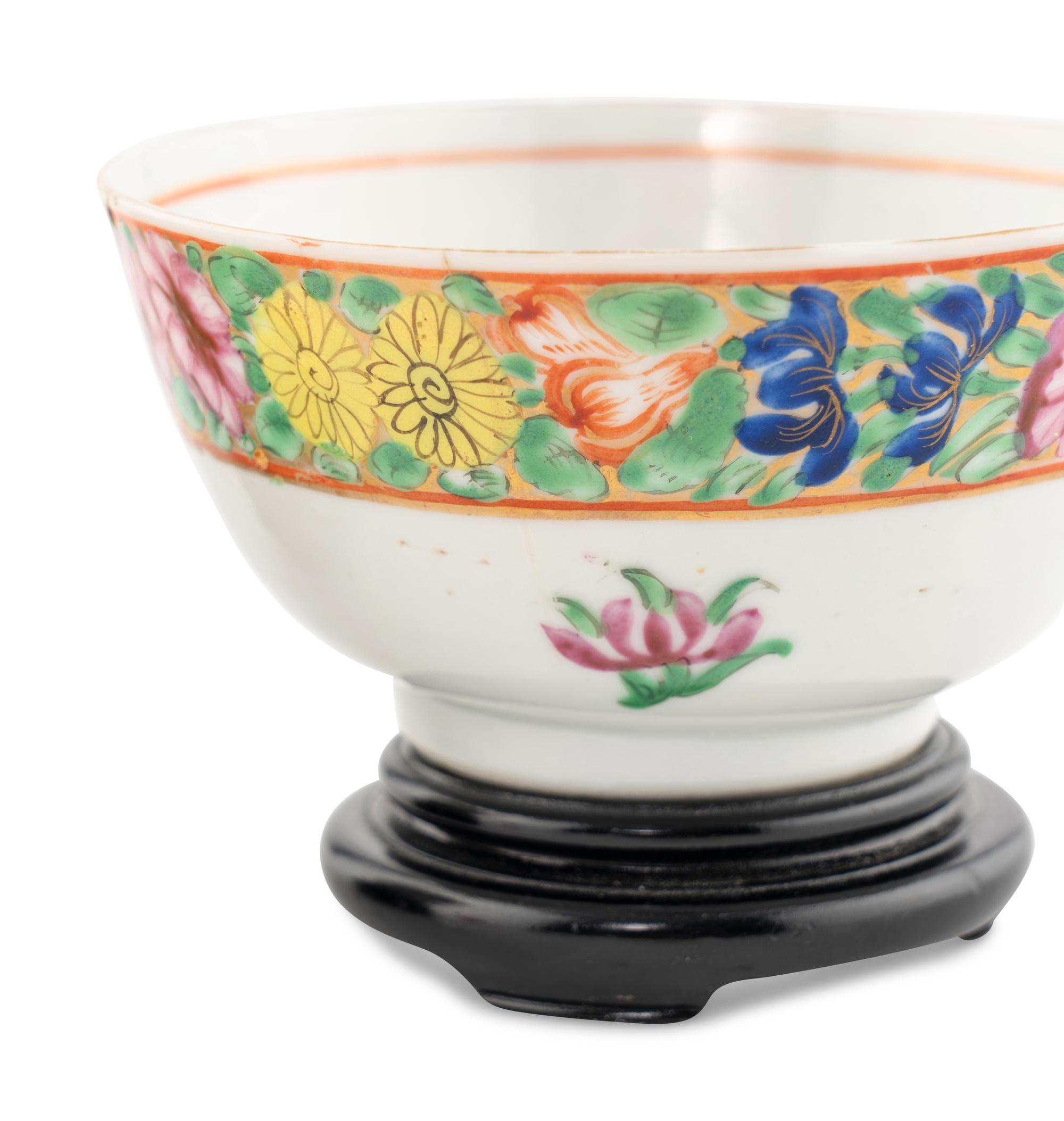 Two Chinese Export Porcelain Cups