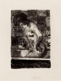Femme debout dans sa baignoire