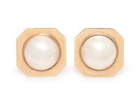 A Pair of 14 Karat Yellow Gold and Cultured Mabe Pearl Earclips,