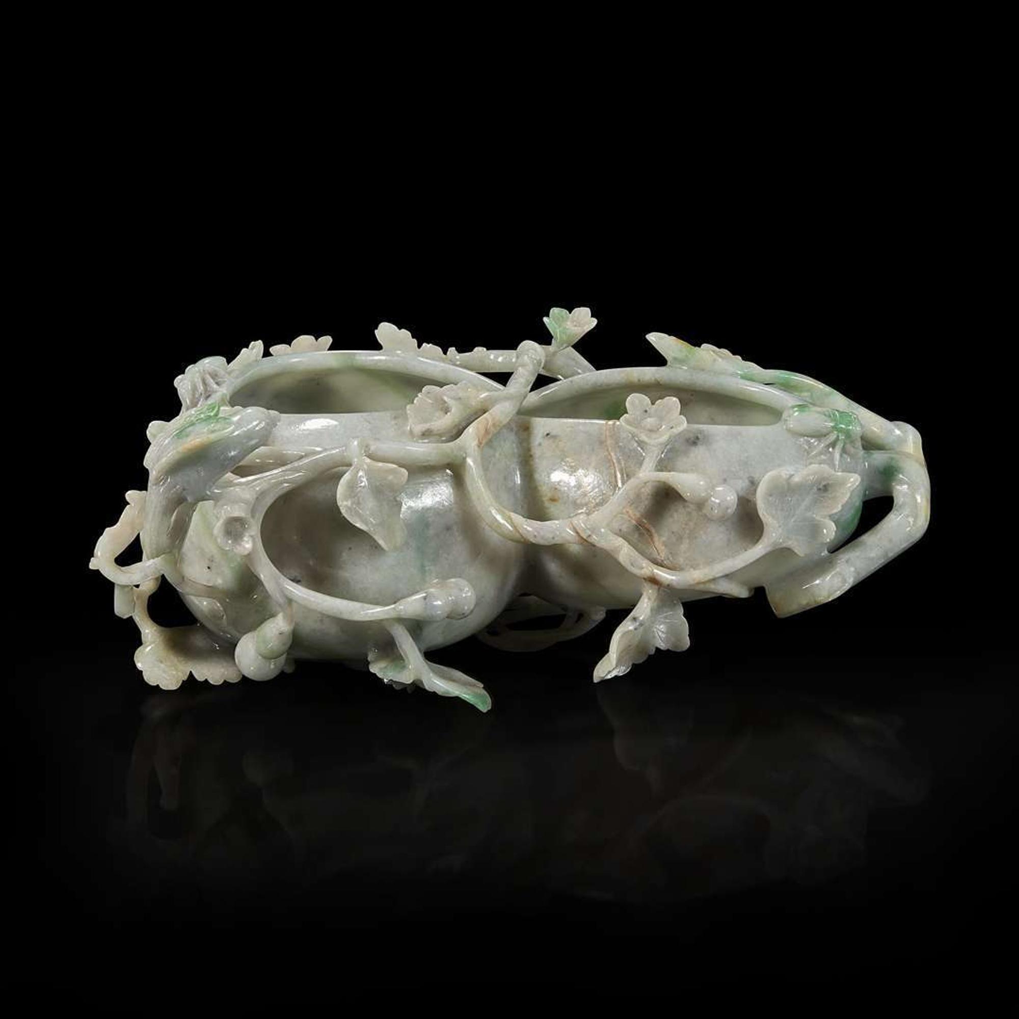 A Chinese carved jadeite double gourd brushwasher 翡翠葫芦笔洗