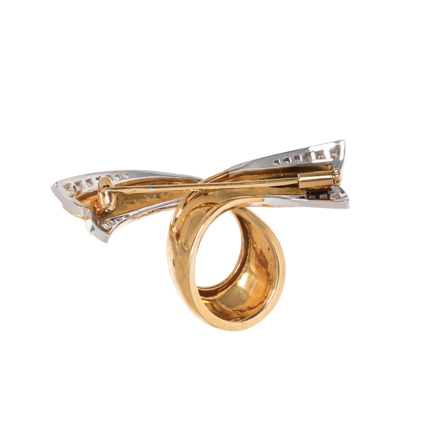 YELLOW GOLD AND DIAMOND BROOCH