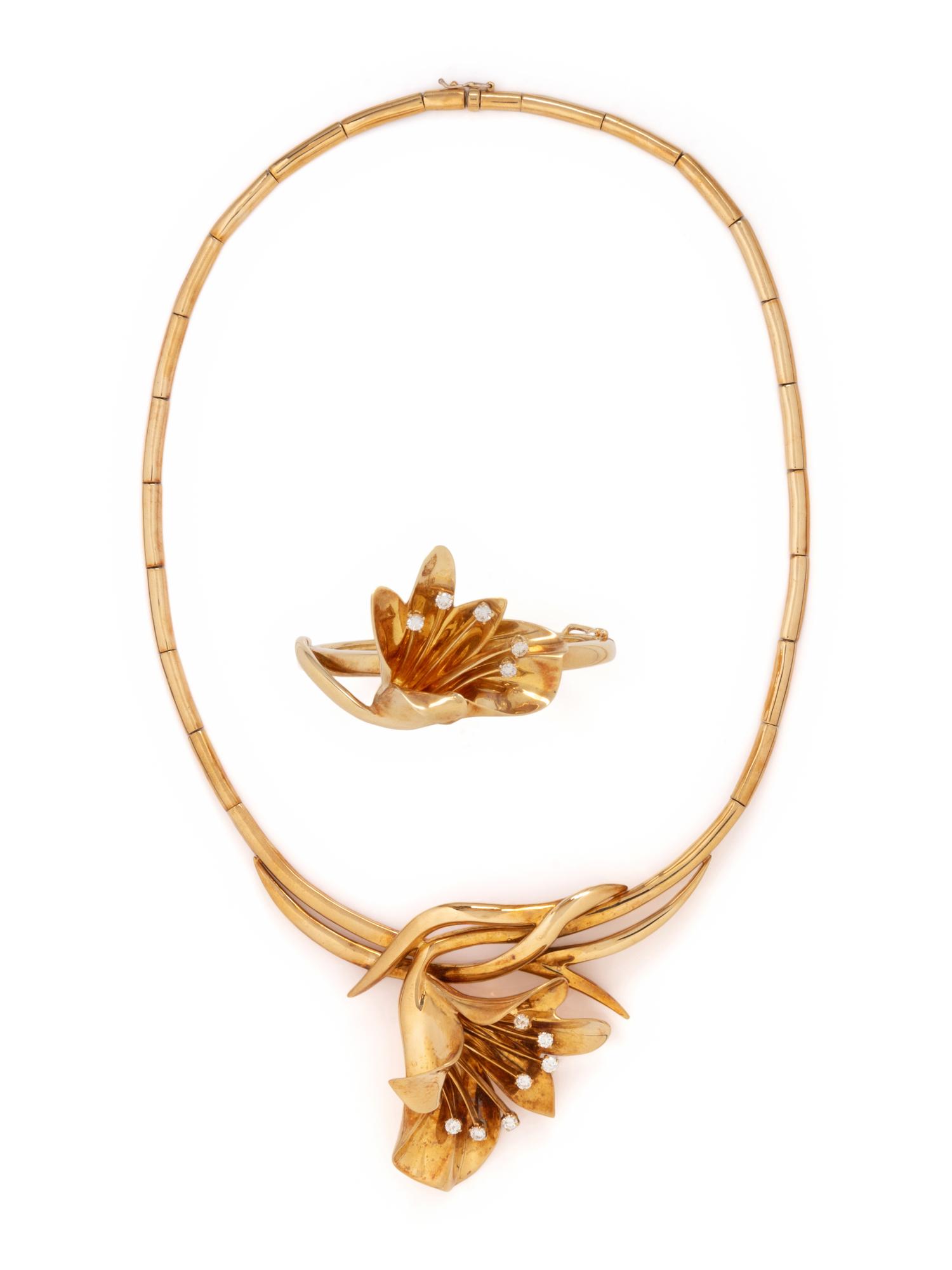 YELLOW GOLD AND DIAMOND FLOWER MOTIF NECKLACE AND BRACELET