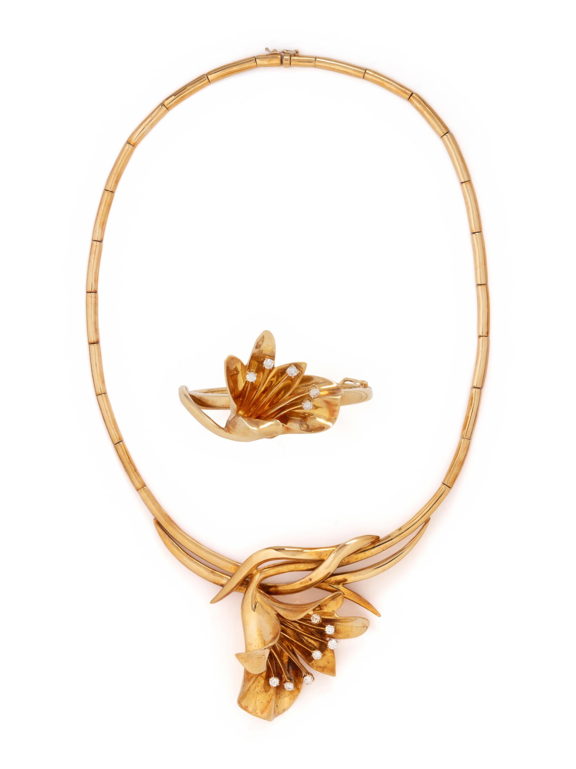 YELLOW GOLD AND DIAMOND FLOWER MOTIF NECKLACE AND BRACELET