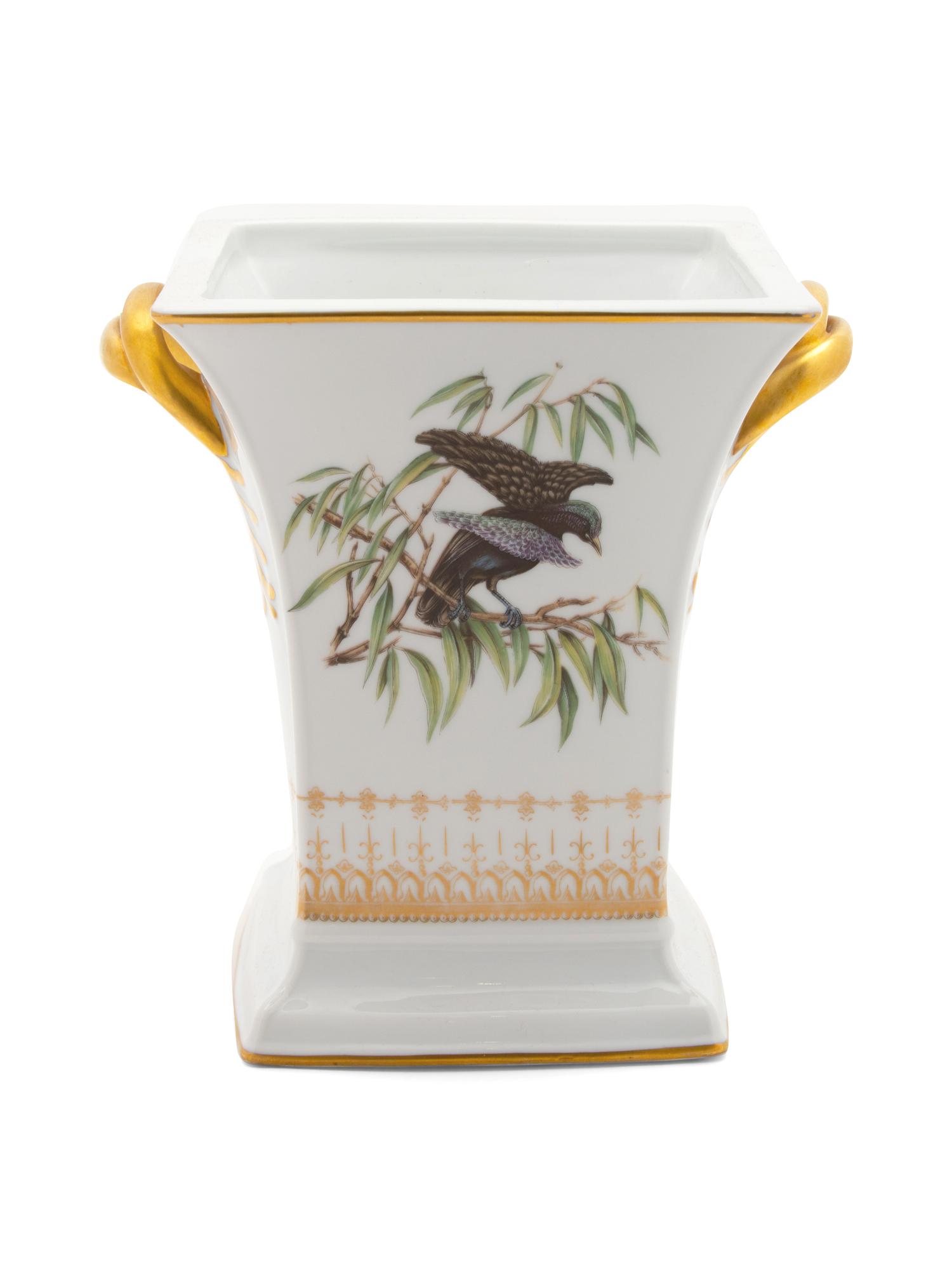 A Mottahedeh Porcelain Vase — 20TH CENTURY