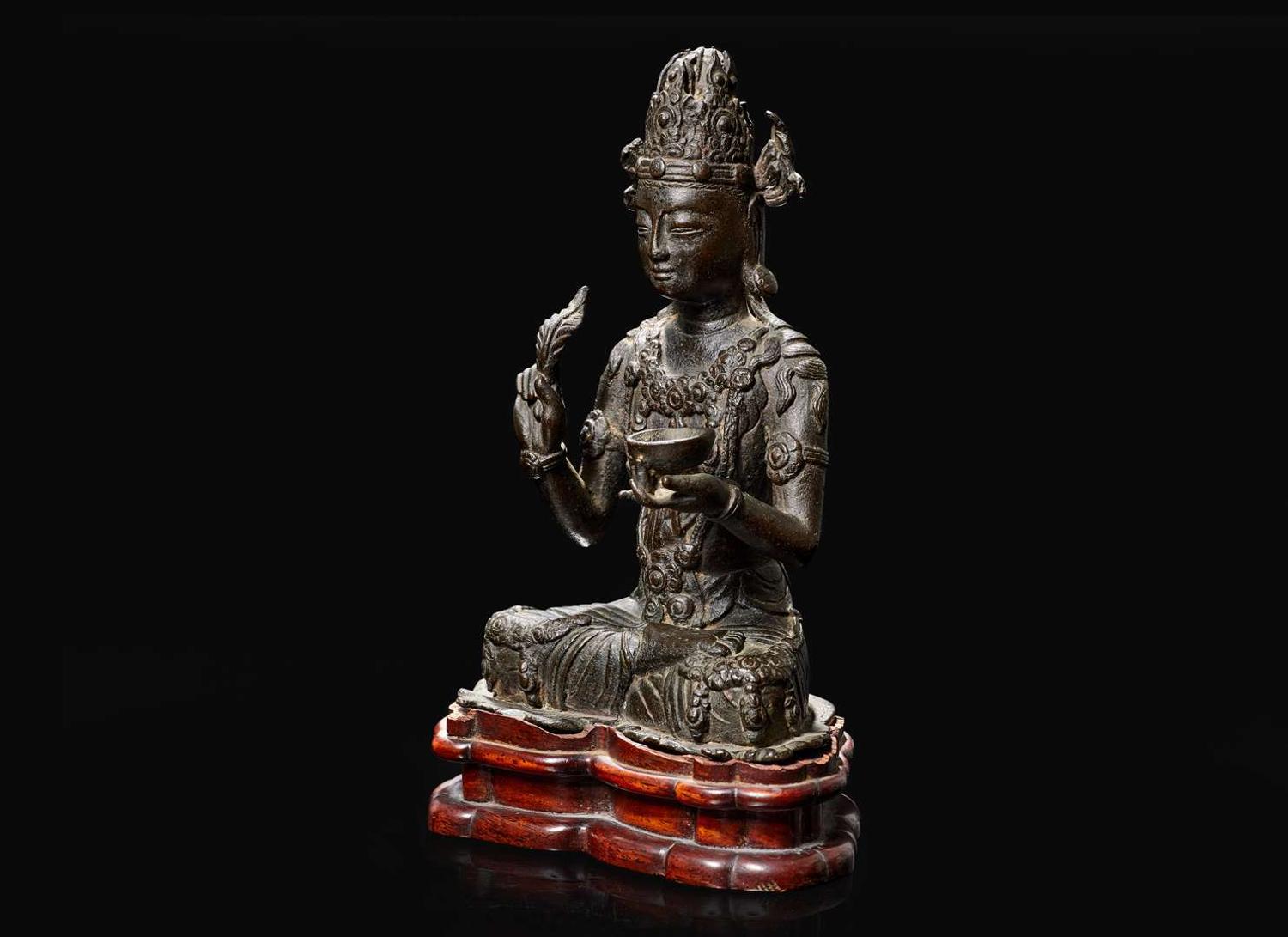A rare Chinese patinated bronze figure of Guanyin, Yunnan, 12th to 14th century 珍罕銅加漆觀音像及底座 雲南大理 十二至十四世紀