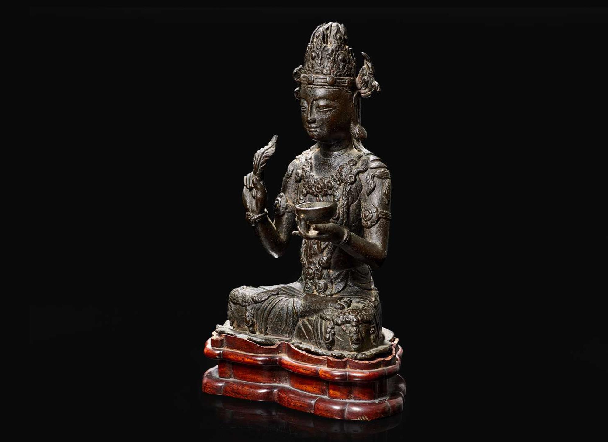 A rare Chinese patinated bronze figure of Guanyin, Yunnan, 12th to 14th century 珍罕銅加漆觀音像及底座 雲南大理 十二至十四世紀