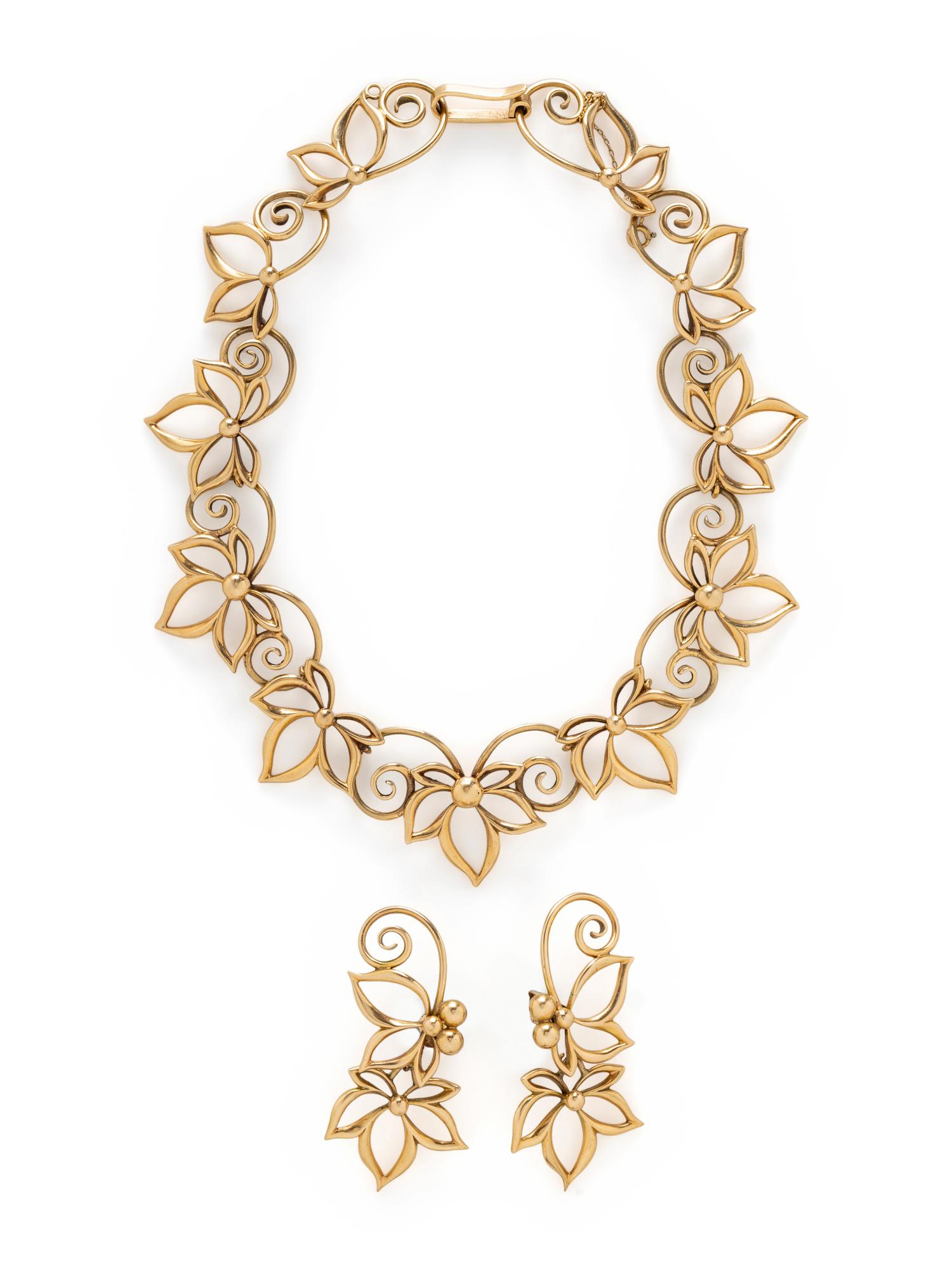 YELLOW GOLD FLORAL MOTIF NECKLACE AND EARRINGS