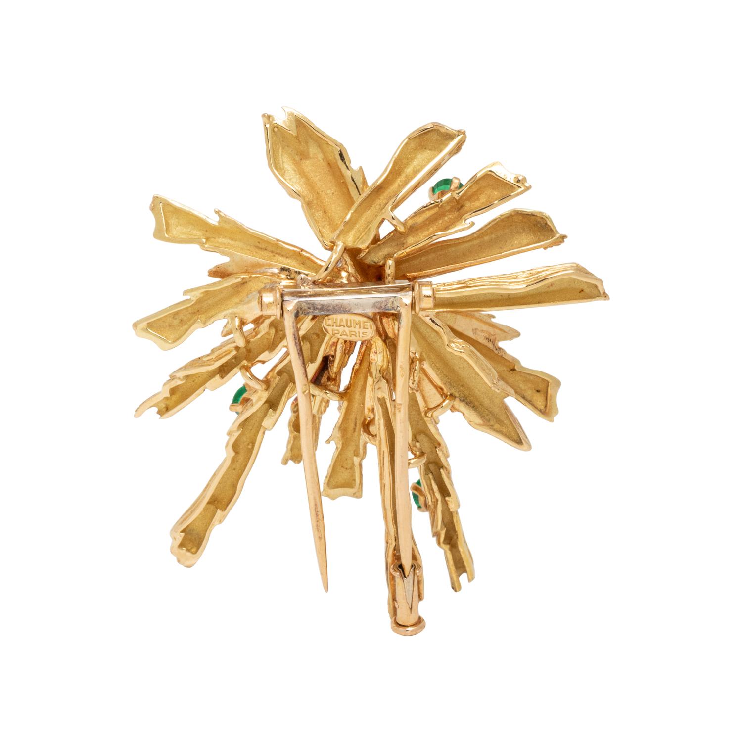 CHAUMET, YELLOW GOLD, DIAMOND AND EMERALD BROOCH