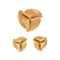 TIFFANY & CO., YELLOW GOLD BROOCH