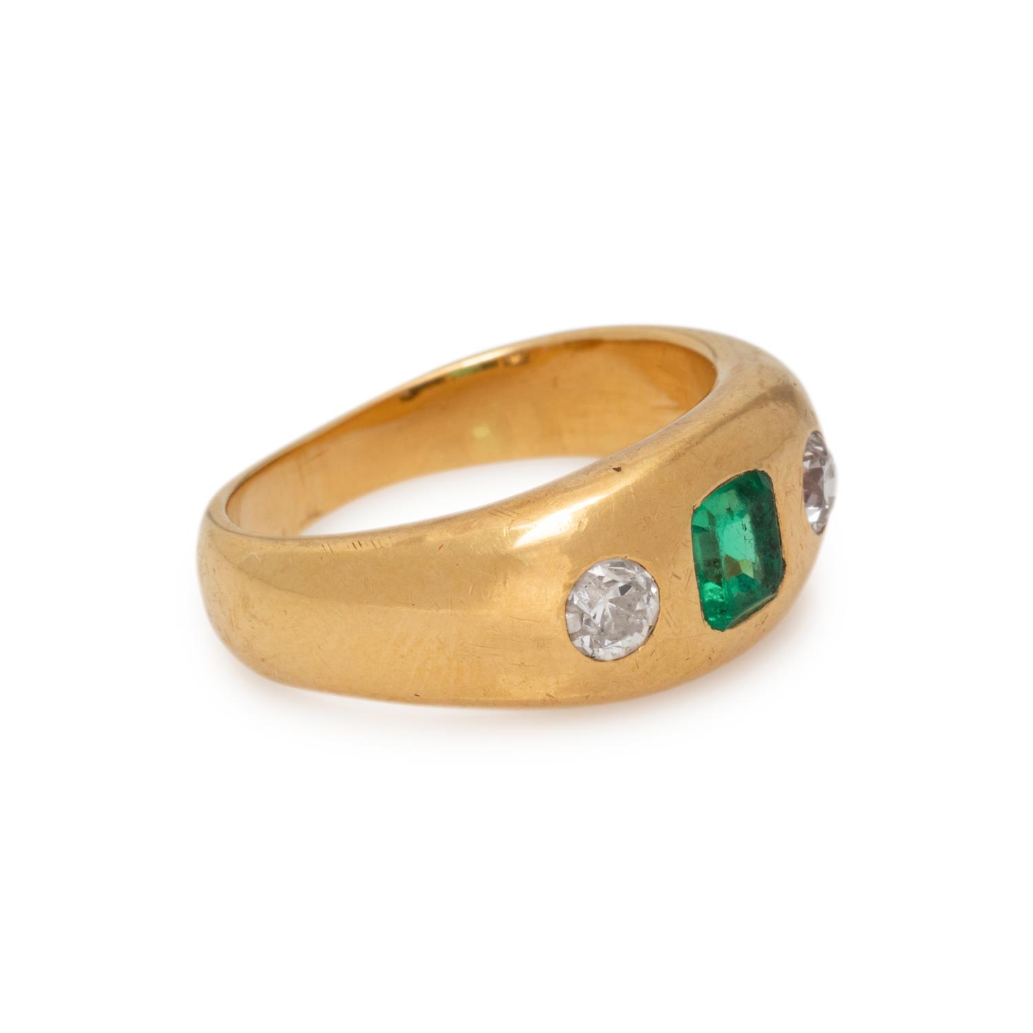 YELLOW GOLD, EMERALD AND DIAMOND RING