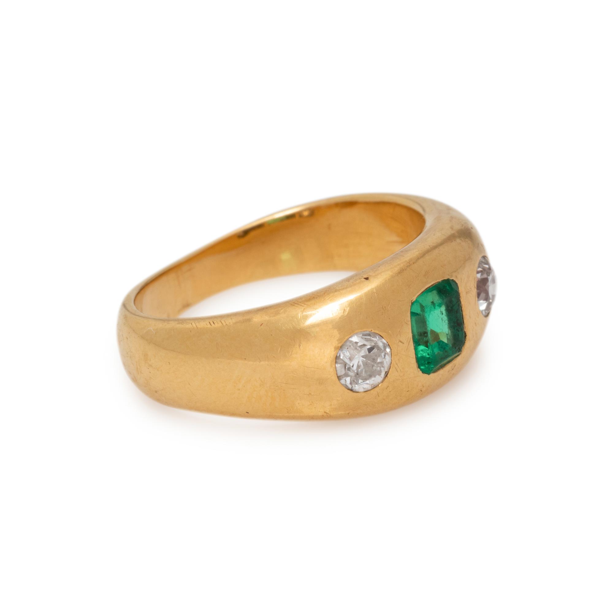 YELLOW GOLD, EMERALD AND DIAMOND RING