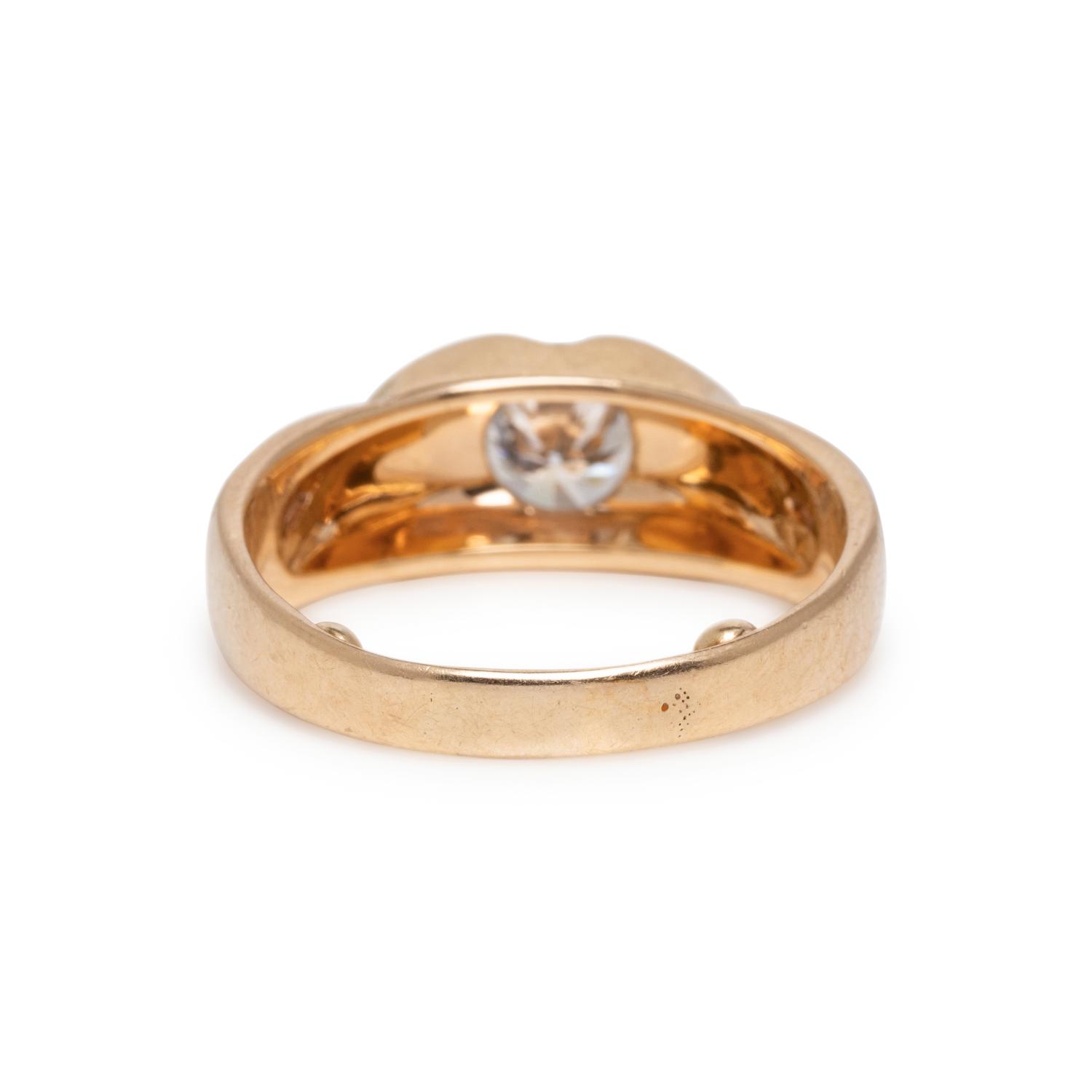DIAMOND AND YELLOW GOLD RING
