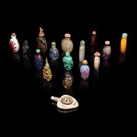 Twenty-One Chinese Snuff Bottles, 19th-Early 20th Century — 晚清-民國 各式鼻烟壺一組二十一只