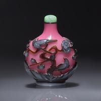 A Chinese Double-Overlay Glass "Magpies and Prunus" Snuff Bottle, Qing Dynasty, Circa 1800-1860 — 1800-1860年 粉紅地套褐白料喜上眉梢圖鼻煙壺