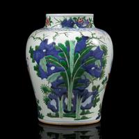 A Chinese Wucai-Decorated Porcelain Jar, 17th/18th Century — 清早期 五彩人物圖將軍罐